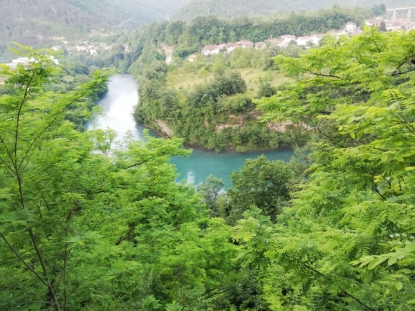 Mandarinszüret a Neretva völgyében és a boszniai piramisok