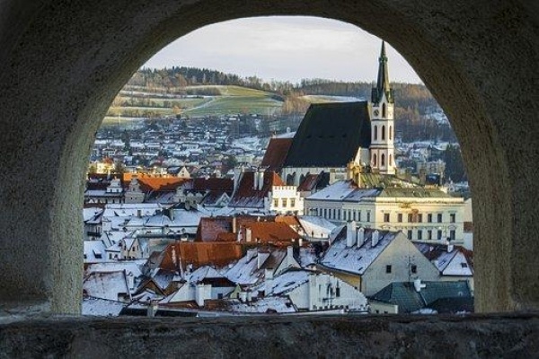 ADVENTI DÍSZBEN PRÁGA, ČESKY KRUMLOV ÉS POZSONY - Telč és Hluboká várkastélya, esti hajózás a Moldván vacsorával ***