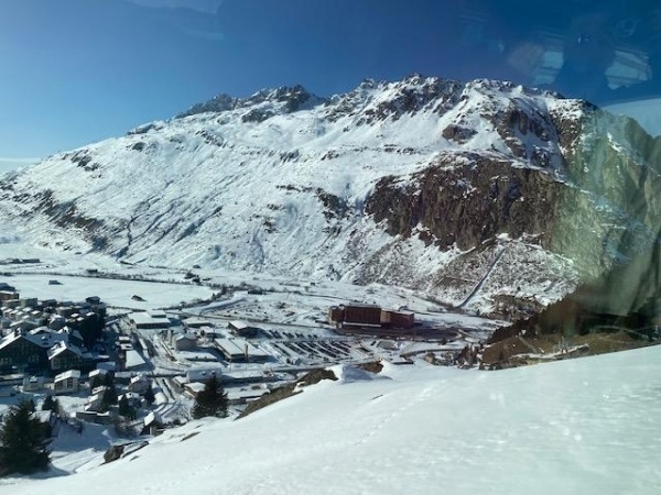 SVÁJC IKONIKUS HEGYEI KÖZÖTT UTAZUNK - Álomutazás a Glacier Expresszel a téli Alpokban - ahogy még sosem látta! ***