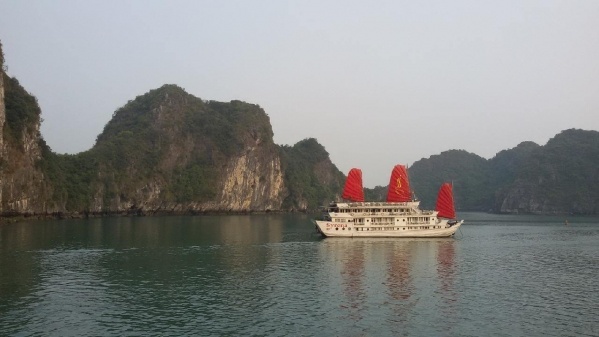 Szilveszter a Halong-öbölben