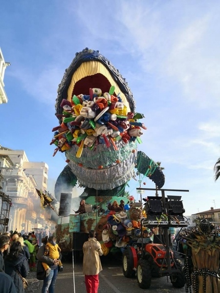 KARNEVÁL TOSZKÁNÁBAN, VIAREGGIOBAN - Firenze, Pisa, Lucca és Viareggio karneválja ***