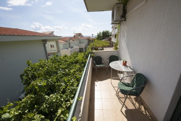 VILLA IVICA APARTMAN ***