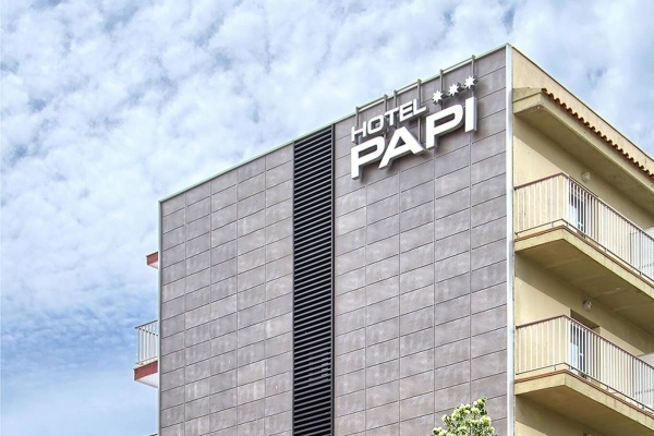 Hotel Papi*** - FP, repülővel