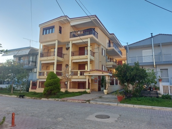 Sartios Apartmanház, busszal