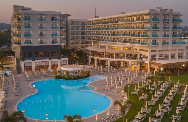 Ayia Napa - Nissiblu Beach Resort***** FP/AI, repülővel