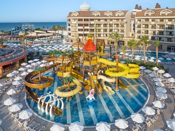 Kirman Belazur Resort & Spa **